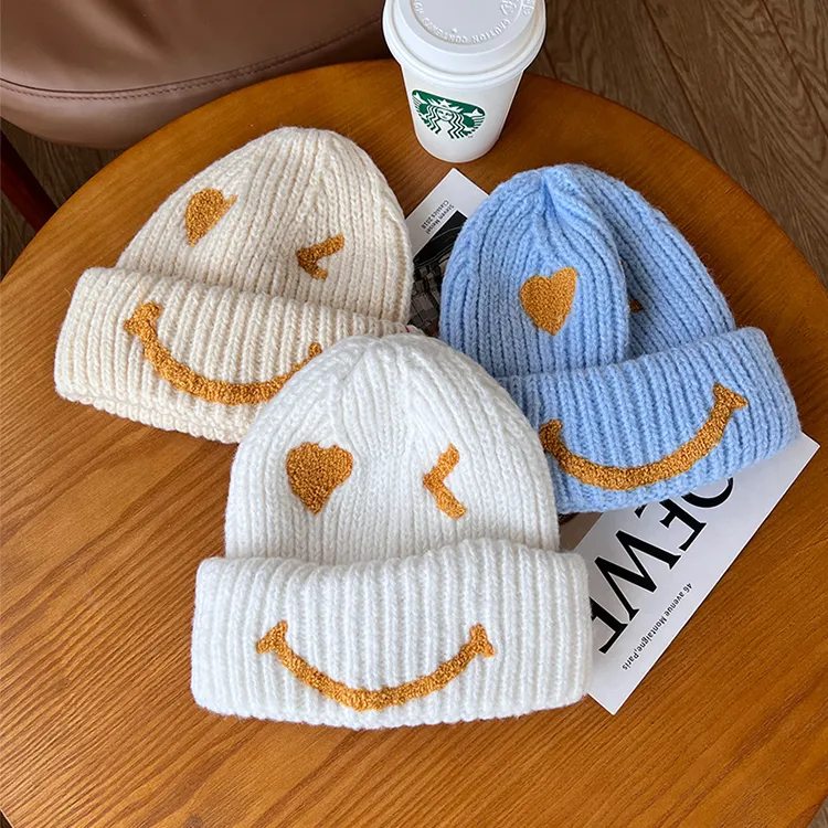 custom-smiley-face-ribbed-knit-beanie-knitting-details