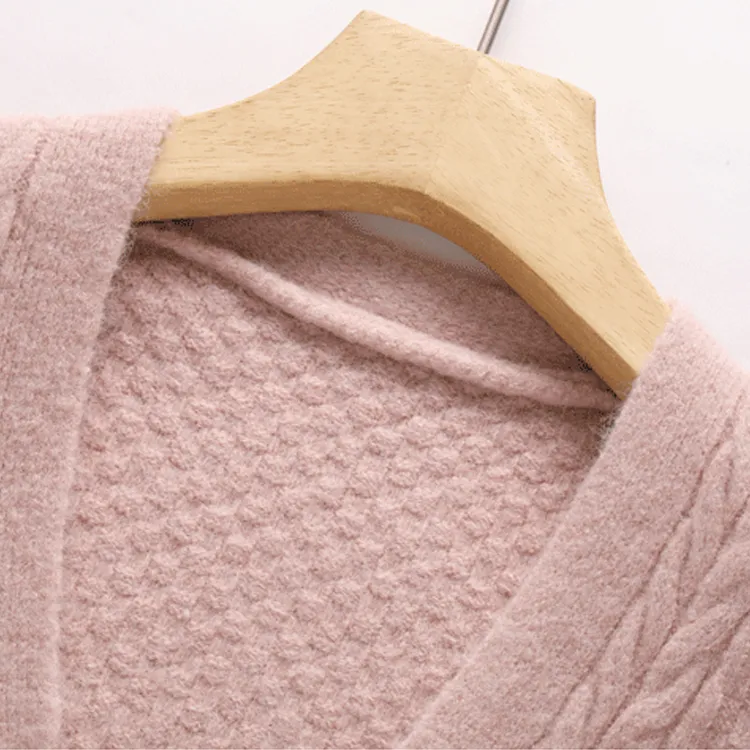 custom-double-breasted-cable-knit-vest-collar-details