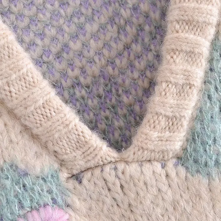 custom-oversized-3d-floral-knit-vest-knitting-details