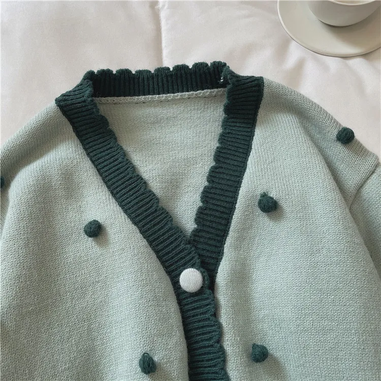 custom-pom-pom-cable-knit-cardigan-v-neck-sweater-collar-details
