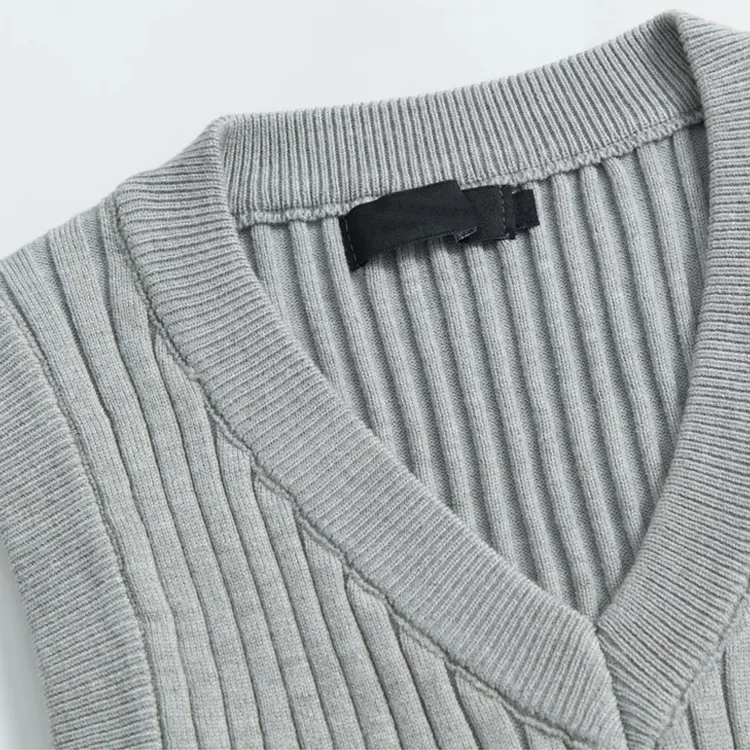 custom-preppy-striped-ribbed-knit-vest-collar-details