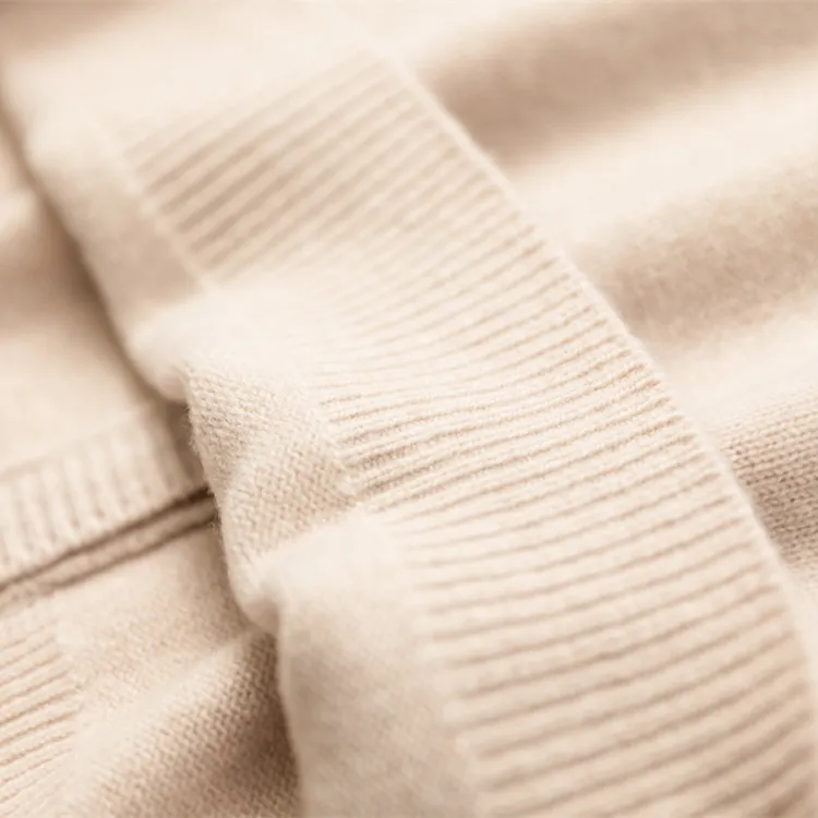 custom-minimalist-argyle-cardigan-vest-hem-details