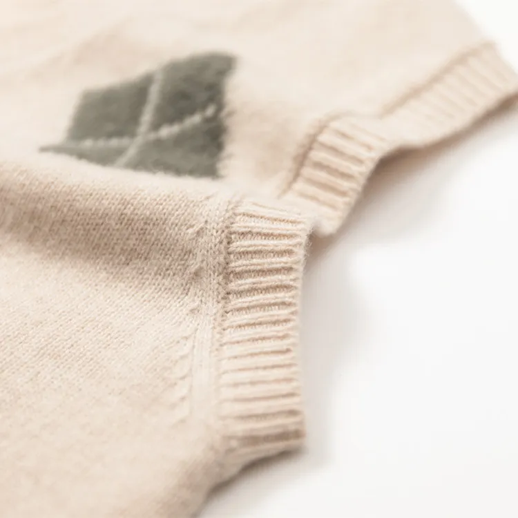 custom-minimalist-argyle-cardigan-vest-knitting-details