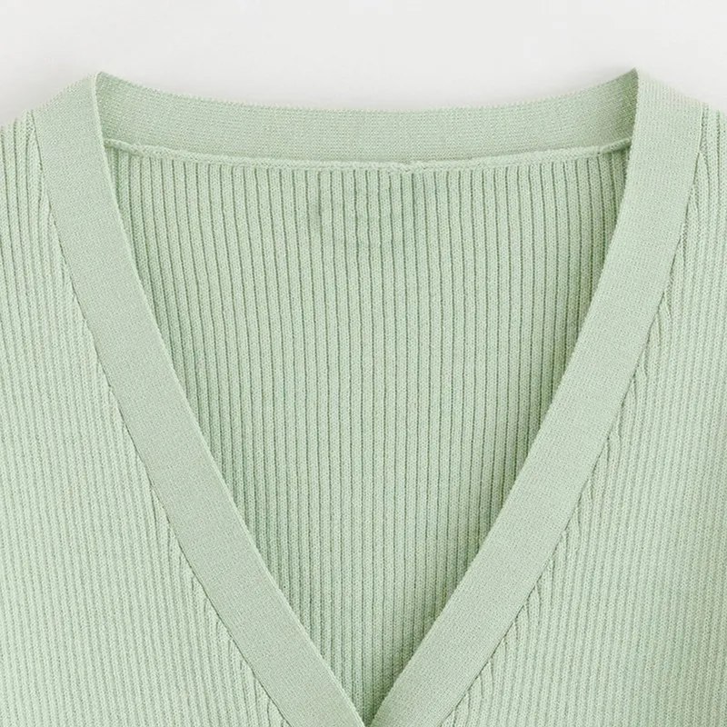 custom-kids-cropped-rib-knit-v-neck-cardigan-collar-details
