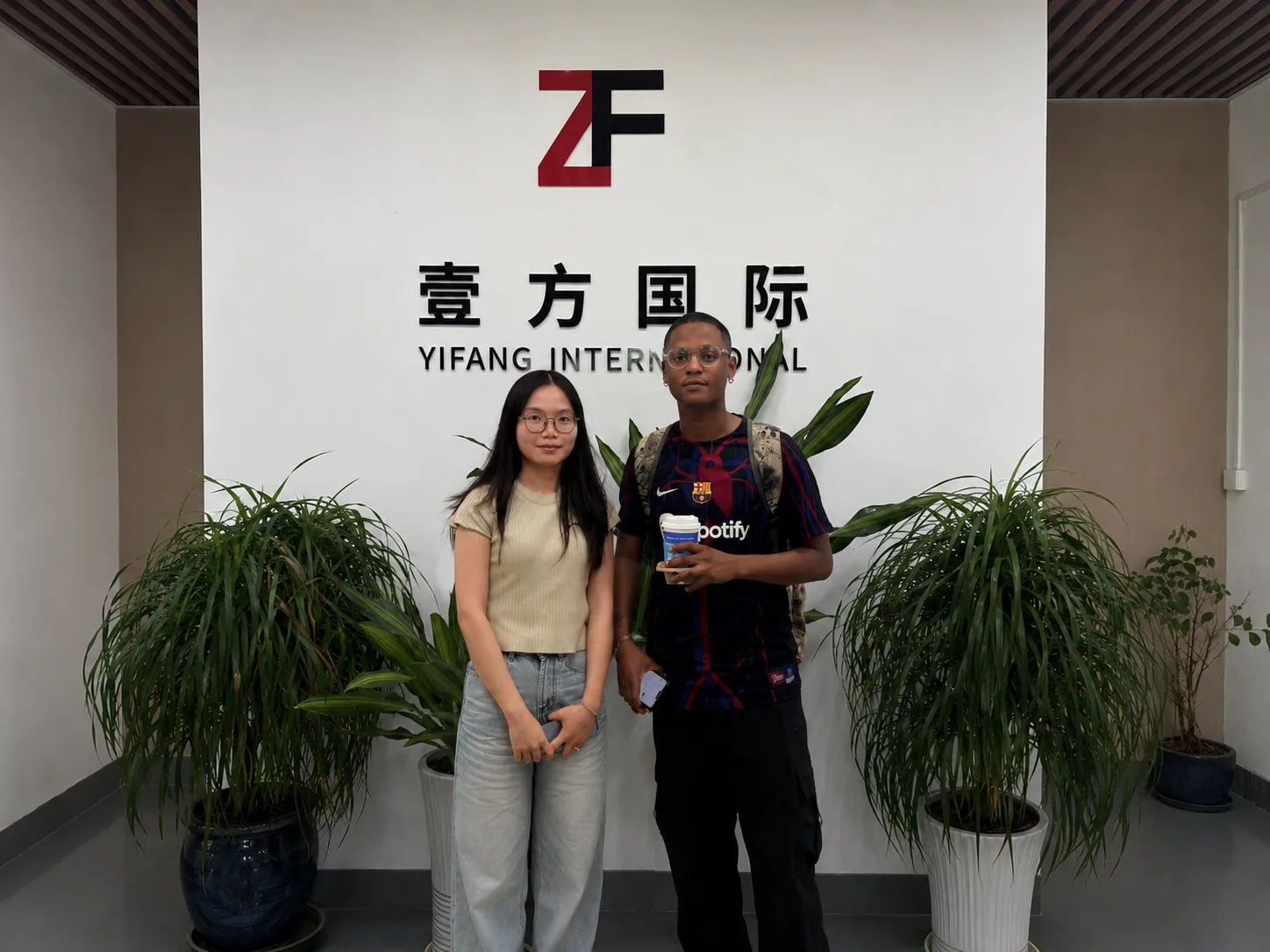 South African apparel buyer visiting Yifang International sweater factory in China