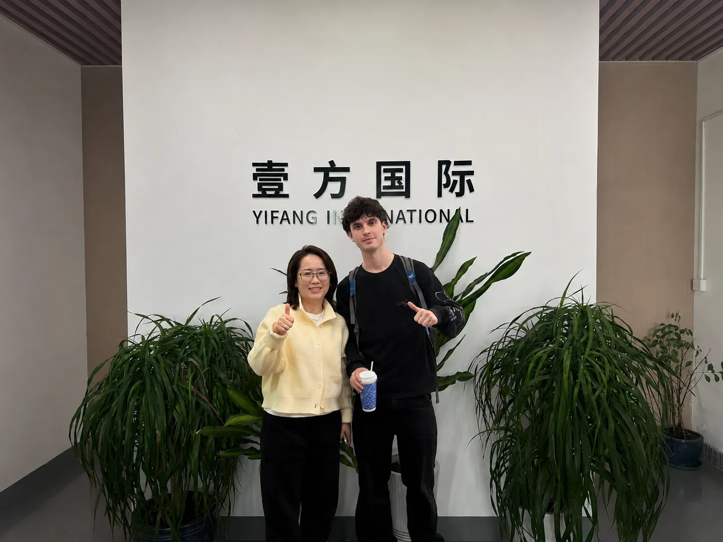 French partner visiting Yifang International sweater manufacturer in China